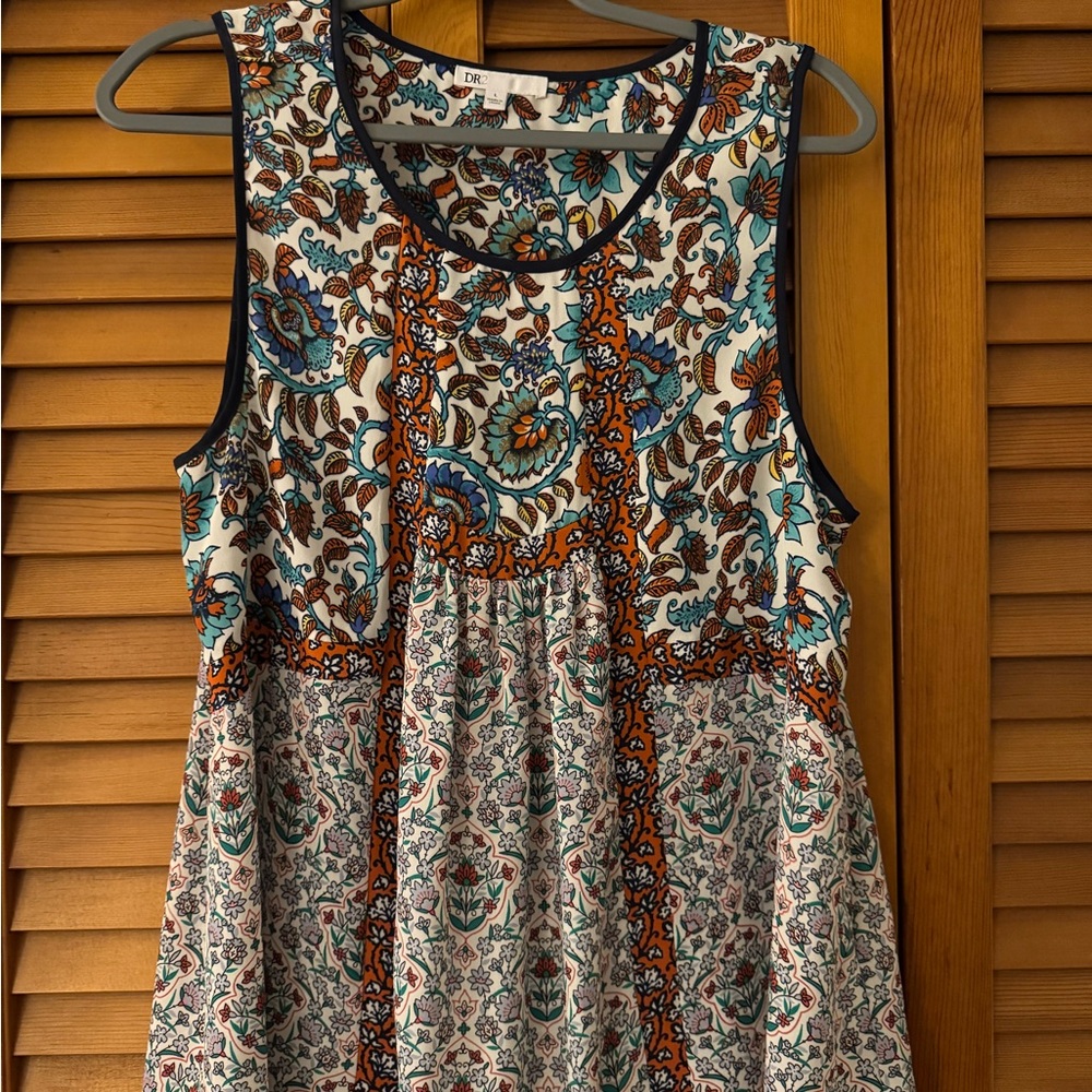 DR2 Tan and Cream Tank Top with Floral Pattern and Keyhole Neckline
